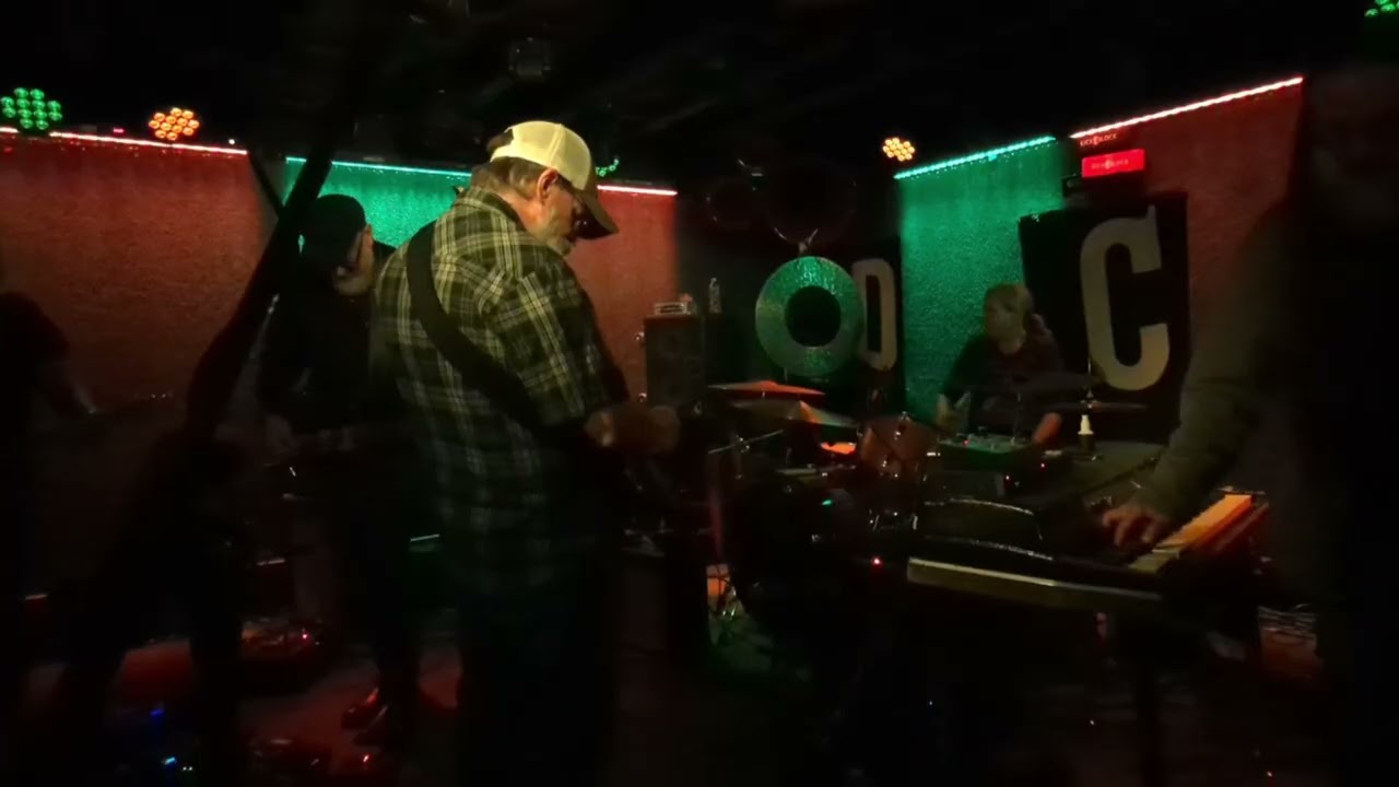 Earth @DC9  su. Nov 2, 2025