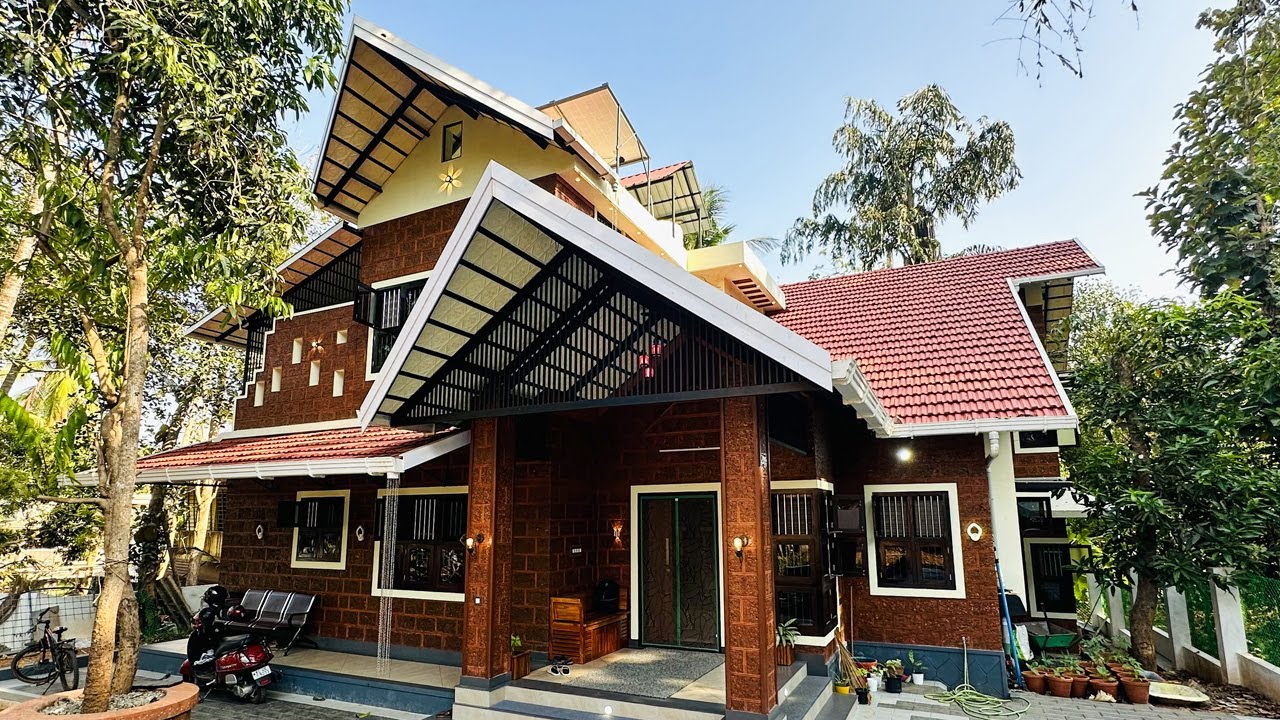 കണ്ണൂർ കല്ലിൽ പണിത മനോഹരിയായ വീട് |Traditional Kerala home tour|Home tour malayalam|Home Pictures