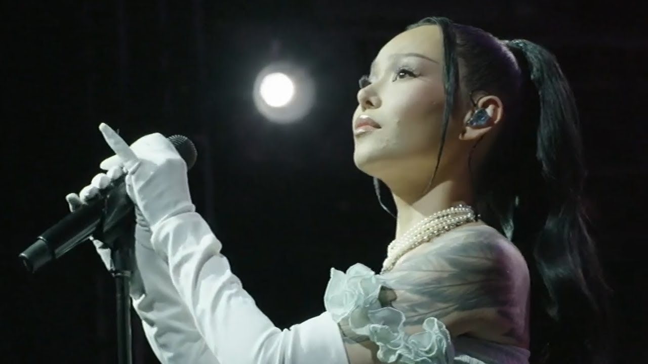 Bella Poarch performs at The Streamer Awards 2024