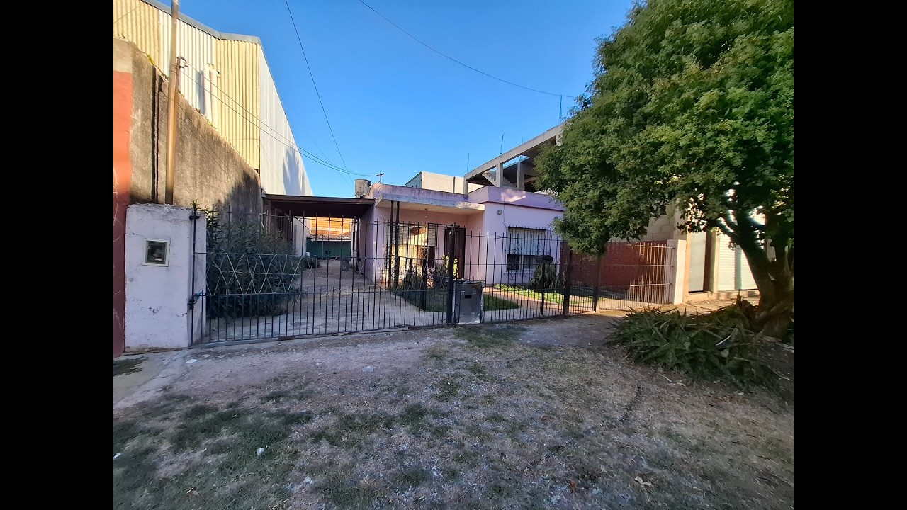 VENTA CASA 3 AMBIENTES COCHERA MAS DEPARTAMENTO