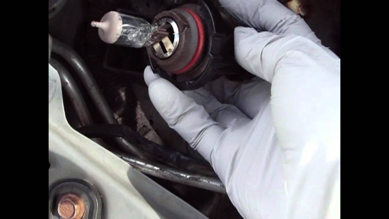 Nissan Altima 2001 Headlight Bulb Replacement /  (The Easy Way)!