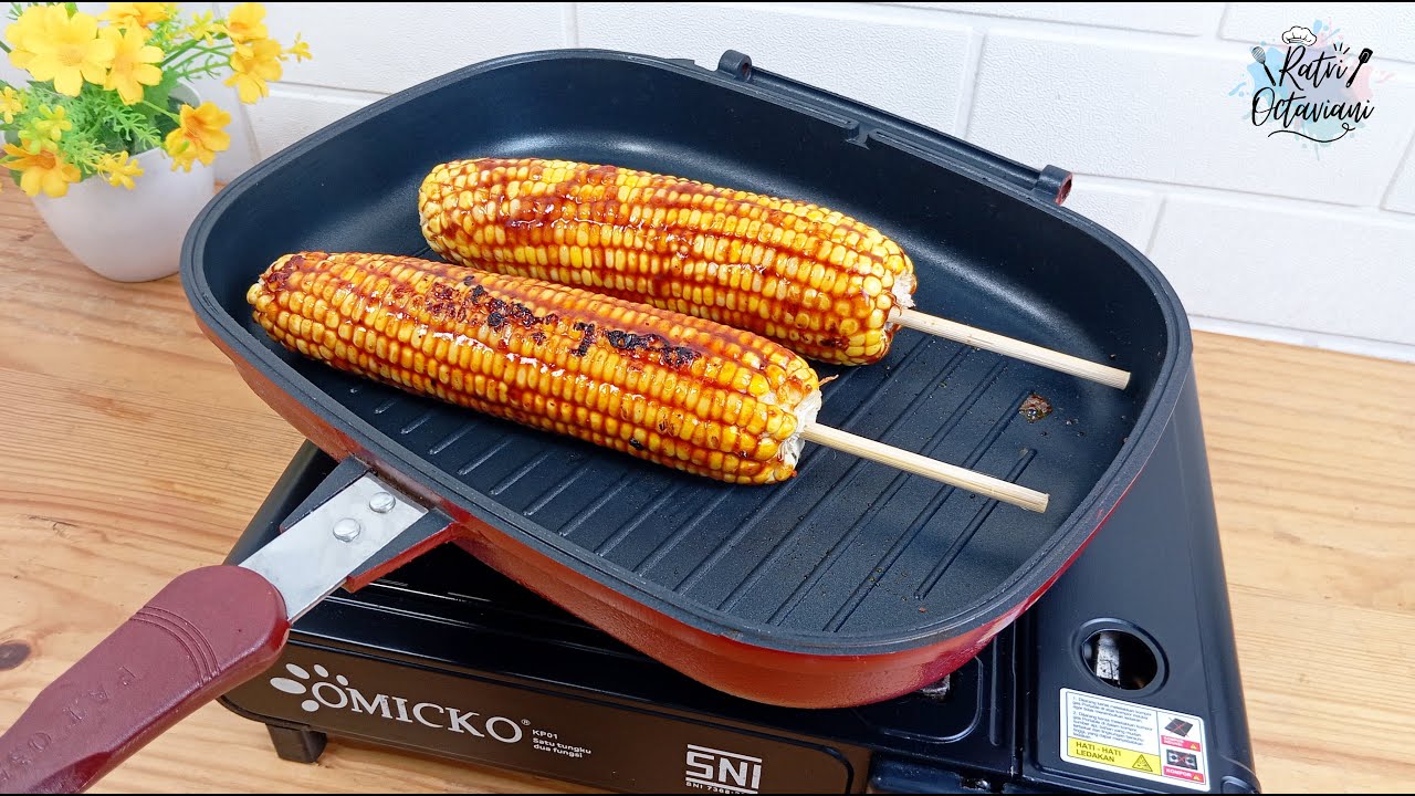 MALAM TAHUN BARU KITA BIKIN JAGUNG BAKAR PAKAI TEFLON AJA YUK! DIOLES 2 BUMBU YANG SUPER ENAK.