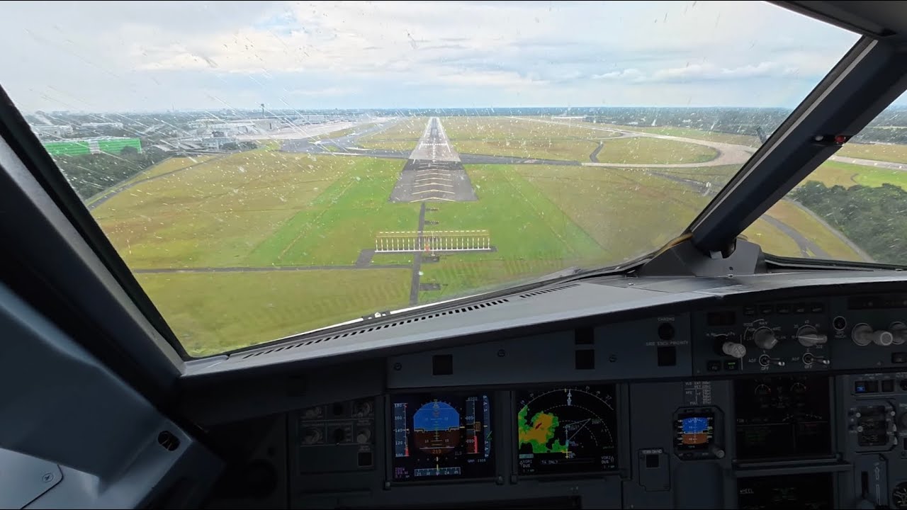 A320 Manual Landing Technique Explained | Descent and Manual flying to Touchdown (D&uuml;sseldorf)