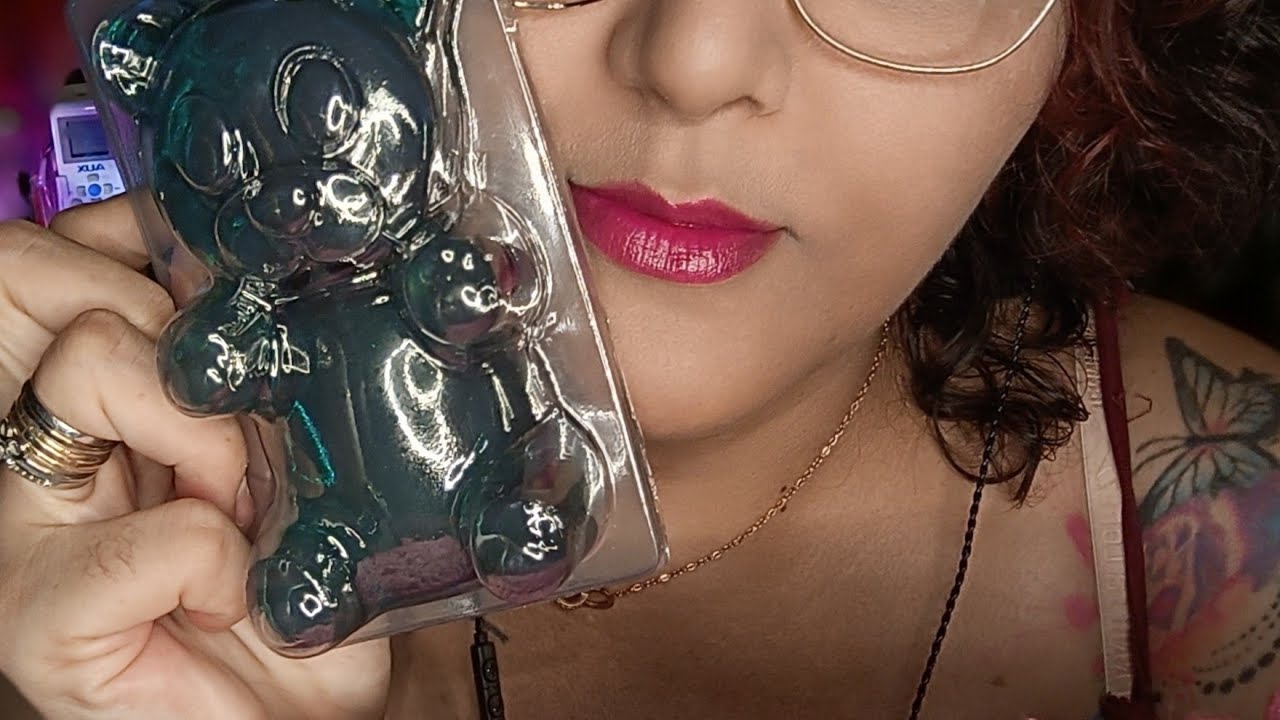 ASMR comiendo Oso de gomita gigante sabor mora azul 