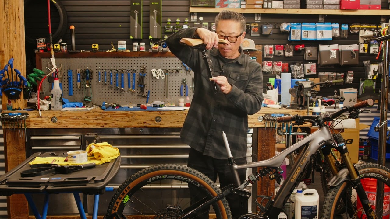 How to fix play in Tellis Adjustable Dropper Post.