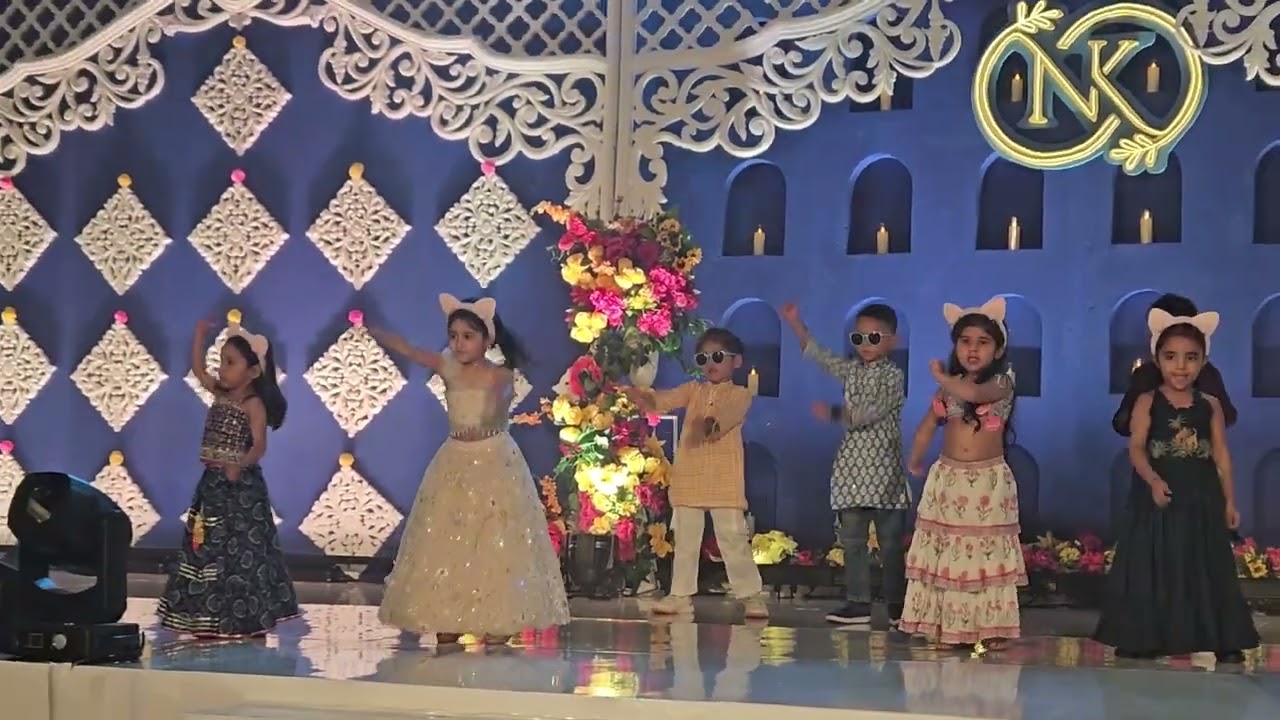 Tiny dancers lighting up the wedding 💕👣”
