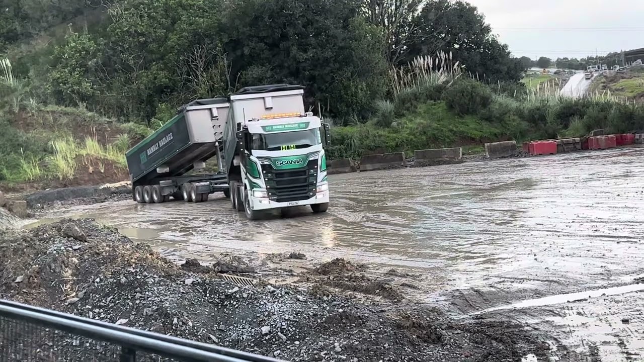 SCANIA NZ DOG TRUCK AND TRAILER TIPER