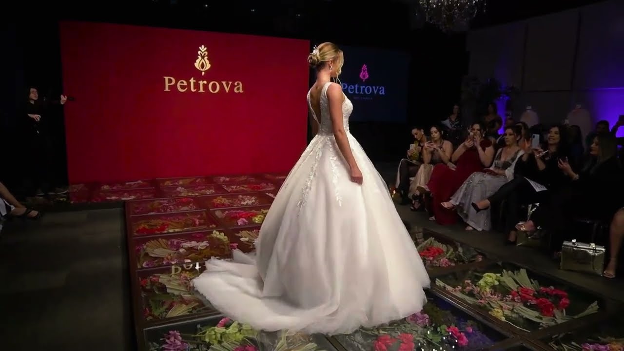 Desfile vestido de noiva 2024 | Coleção Jardim Secreto