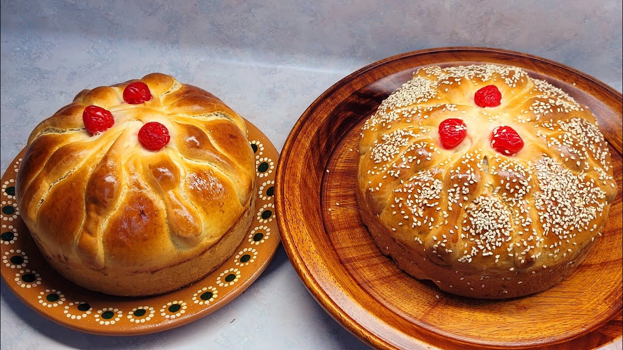 pan de muerto con piecito en moldes rellenos de nuez y pasitas