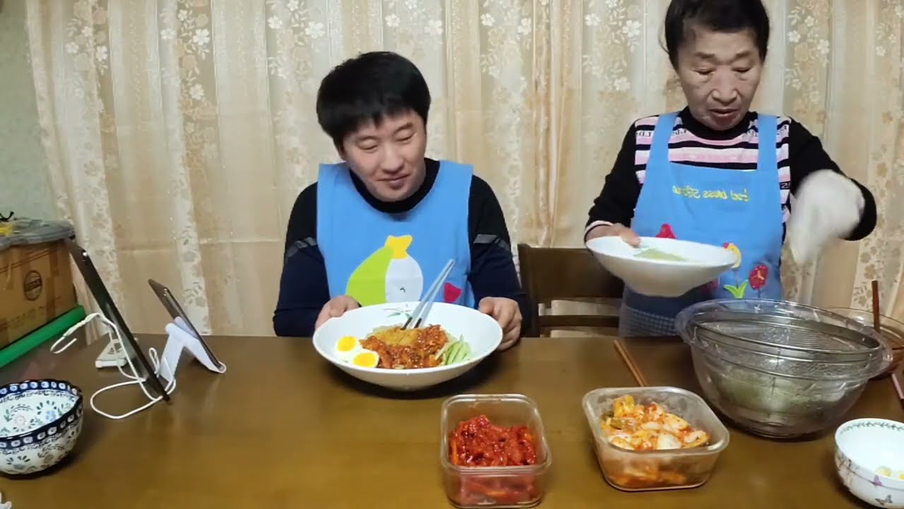 먹방mukbang 김치비빔국수,소시지먹방 Kimchi Bibim Noodle & Sausage (eating show)