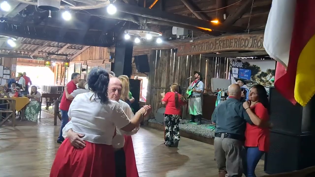 ##617 CTG FREDERICO TROTT EM TRÊS COROAS RS, AMARANTO E SEU CONJUNTO 