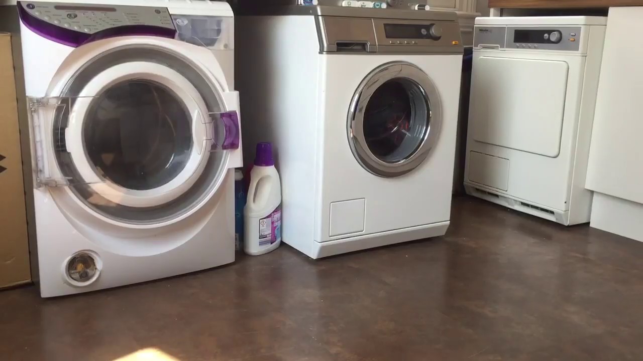 Dyson Contrarotator l 500 -1400 RPM + Miele 6055 Overview
