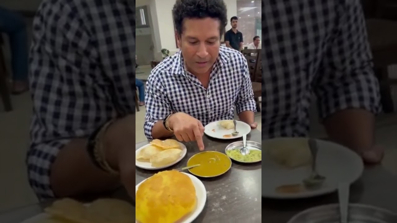 SACHIN TENDULKAR ENJOYING HIS BREAKFAST AT CAF&Eacute; TATO- PANAJI