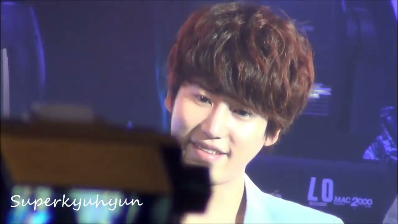 130216 Super junior M fan meeting in BKK Kyuhyun focus when the fan choosing her favorite member