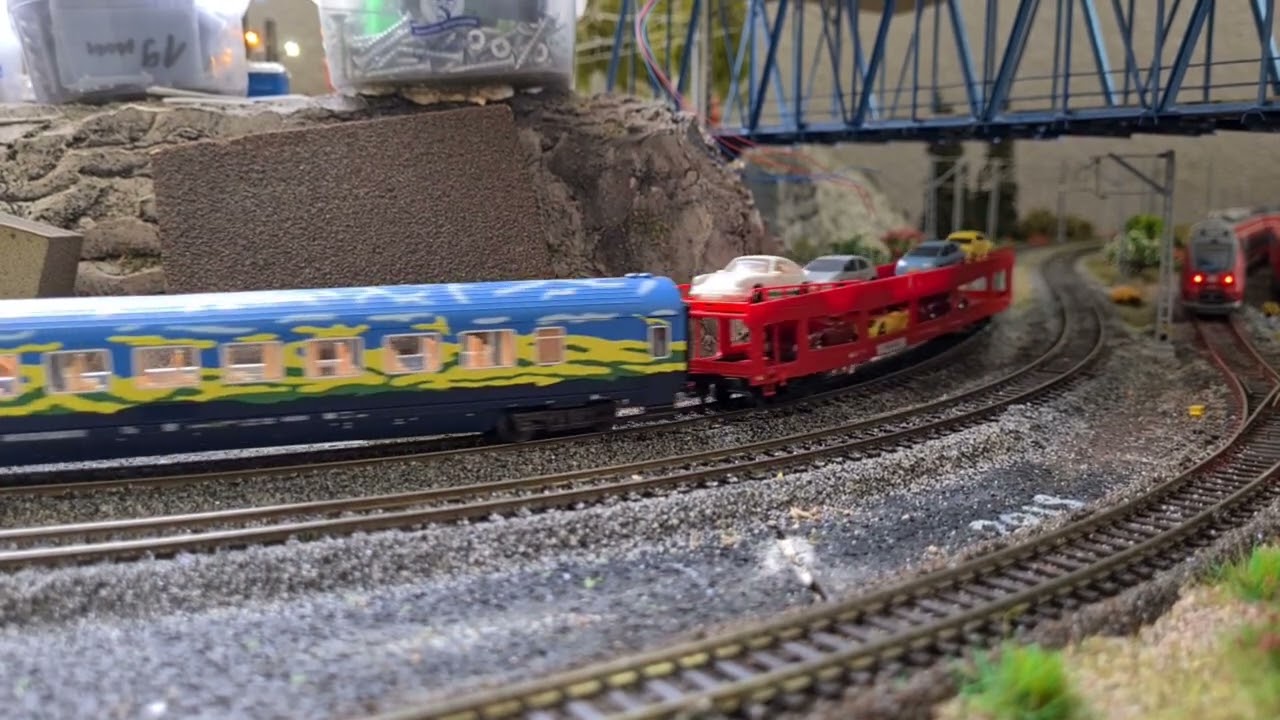 Kurze Fahrsequenzen auf der Baustelle meiner Anlage in Spur TT