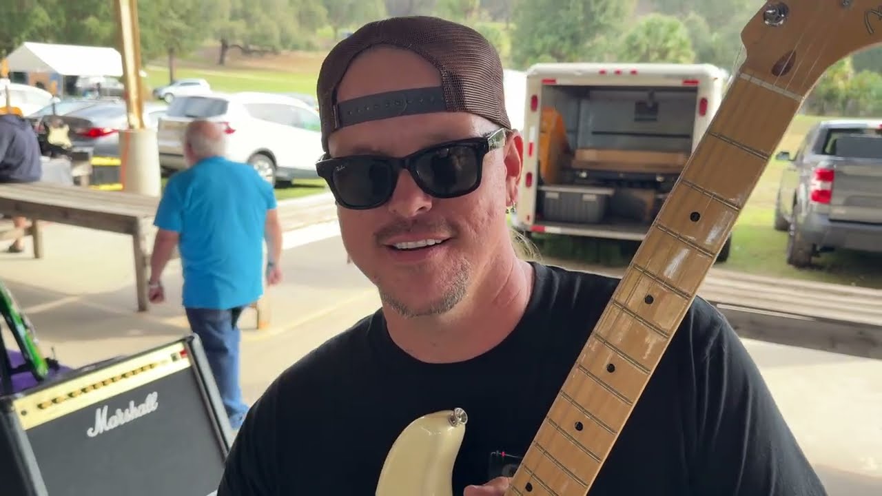 We Rate Guitars We Find at the Flea Market - Guitar Flea Market 13