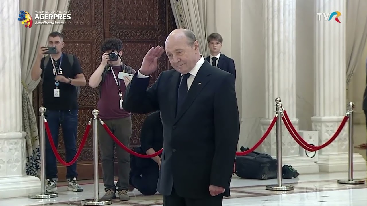 Foşti preşedinţi ai României, premierul, politicieni şi diplomaţi, la catafalcul lui Ion Iliescu
