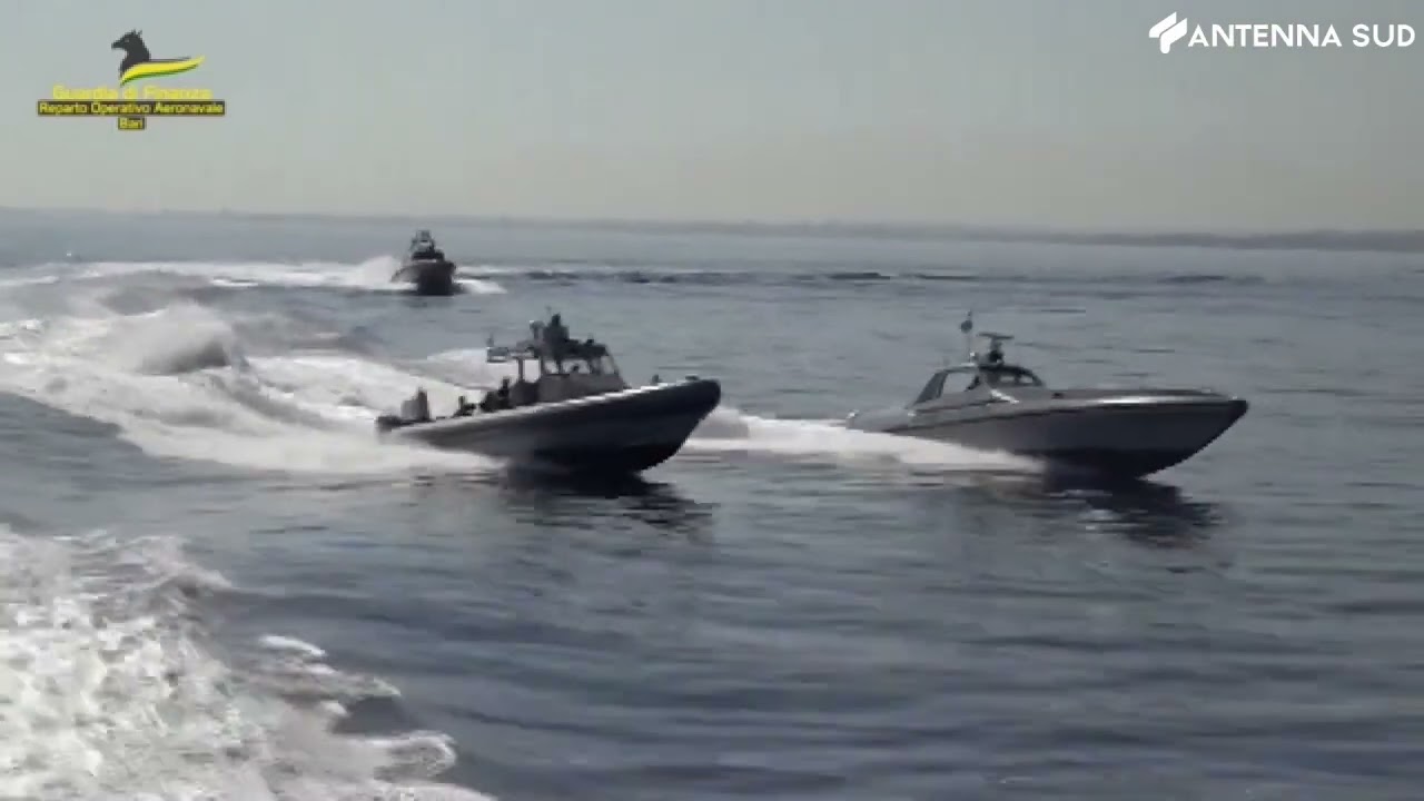 29 luglio 2022 - Bari contrasto reati in mare, esercitazione della guardia di finanza