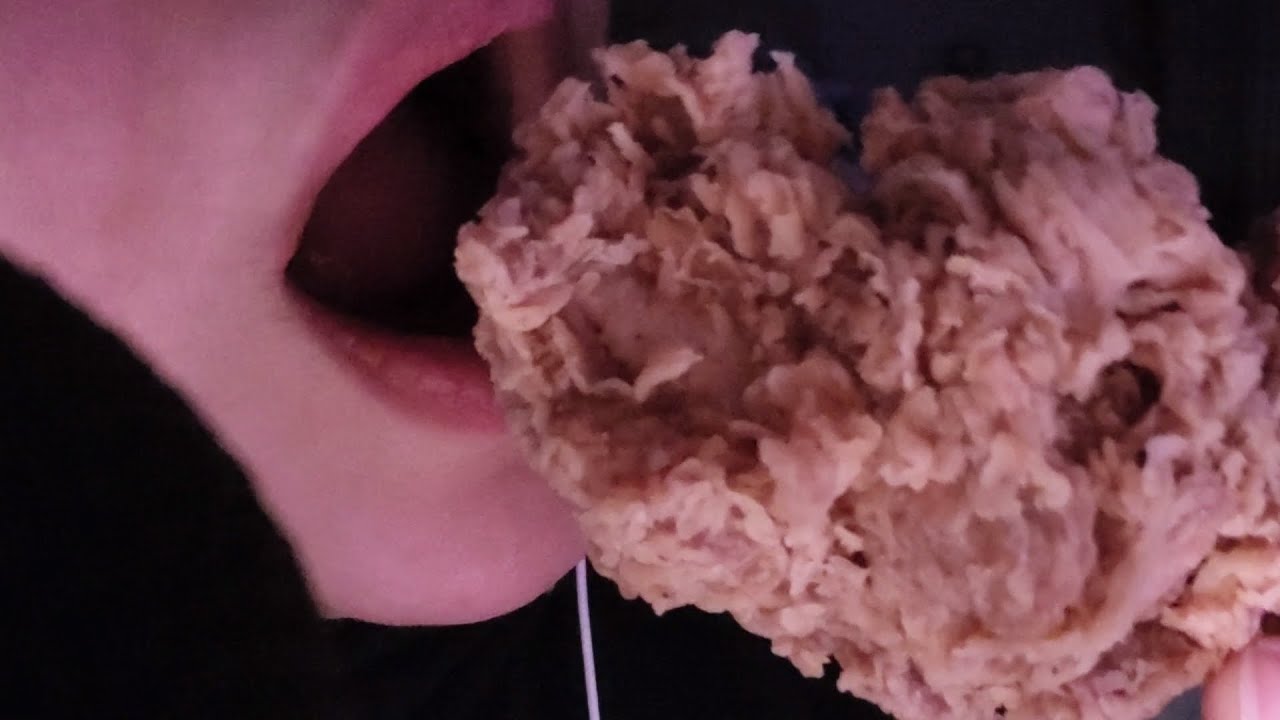 ASMR اي اس ام ار| Eating my delicious lunch with you 😋 هنتغدى سوا النهارده 🍗🍟🍚