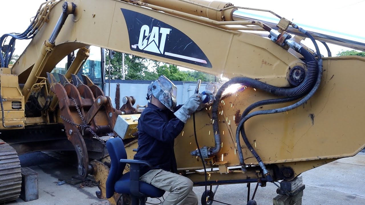 EXCAVATOR THUMB INSTALL ON CAT 321C PART 1