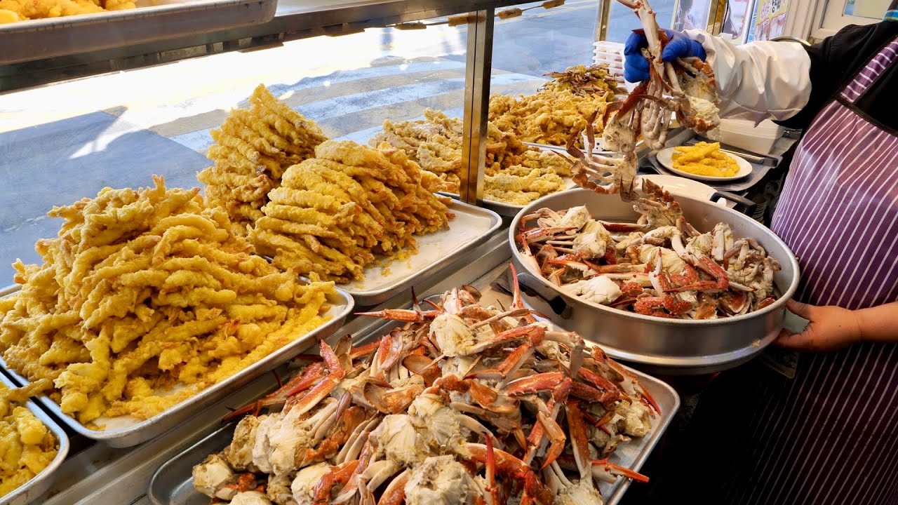 Корейские жареные морепродукты, жареный осьминог, жареный краб, корейская уличная еда