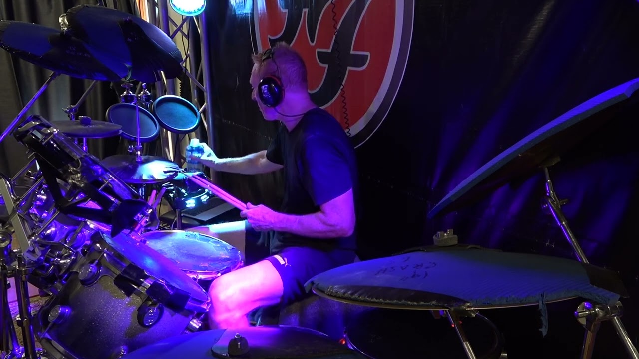 Sir Elton John (Nigel Olsson - drums/John Mahon - percussion) 'Funeral For A Friend' live drum cover