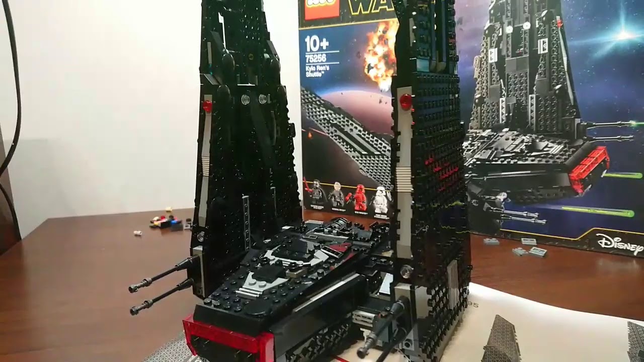 Budujemy zestaw lego Star Wars 75256 Wahadłowiec Kylo Rena na live.