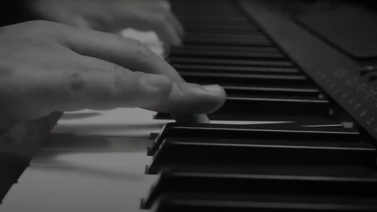 loop 1 hora de canserbero. De la vida como película y su tragedia, comedia y ficción. piano
