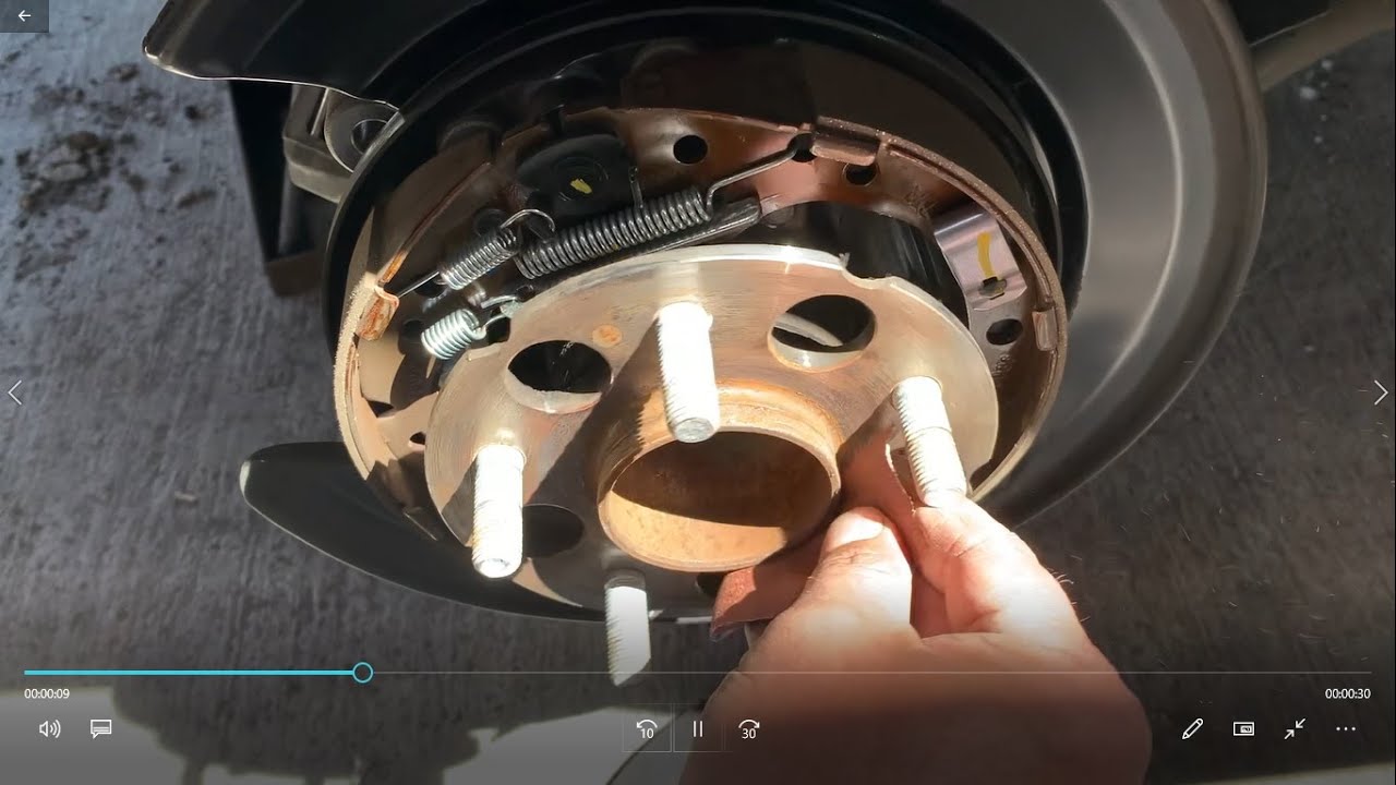 Ajuste de freno de mano o estacionamiento, cambio de balatas traseras Honda CR-V 2015