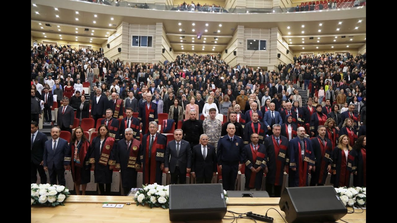 Üniversitemizde Tıp Öğrenimine Başlayan Öğrenciler Törenle Önlük Giydi