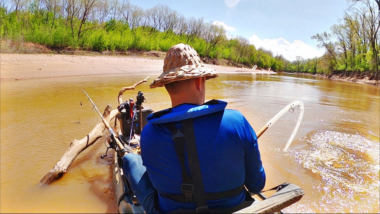 There's a GIANT Under My Kayak! (Fishing w/ Spencer!)
