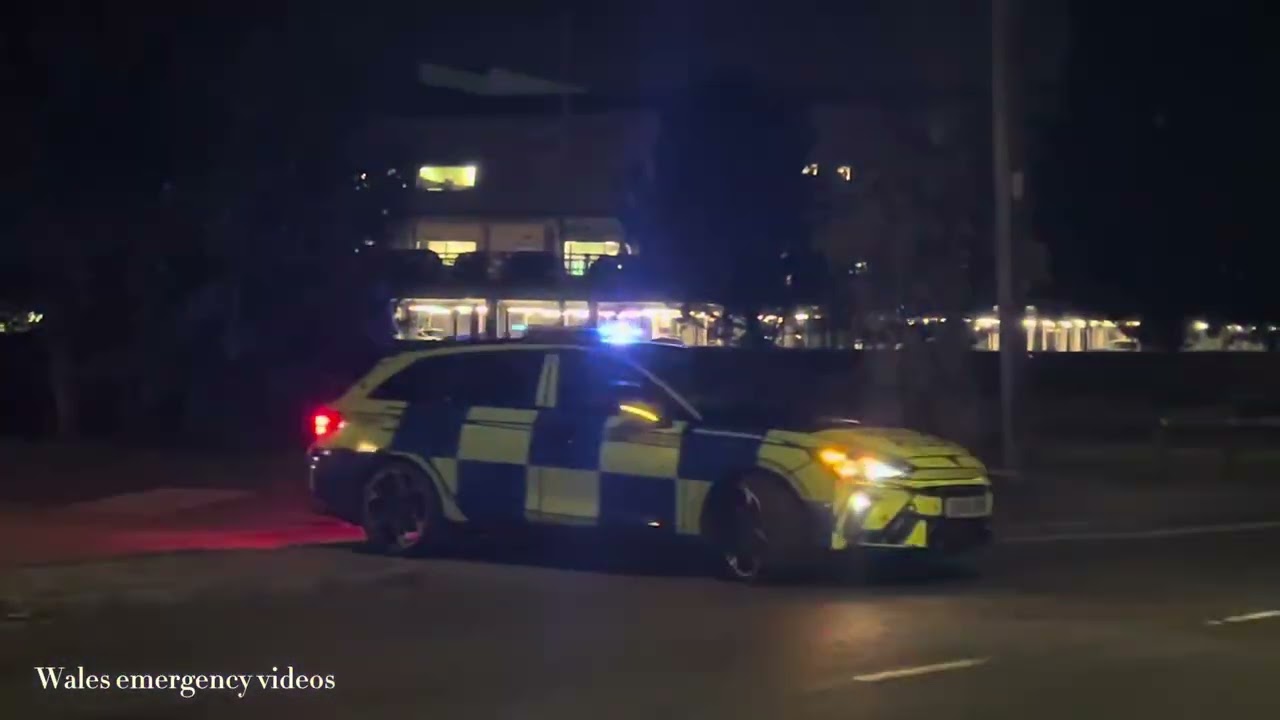Amazing sound! Two gwent police Cupras responding in convoy! 