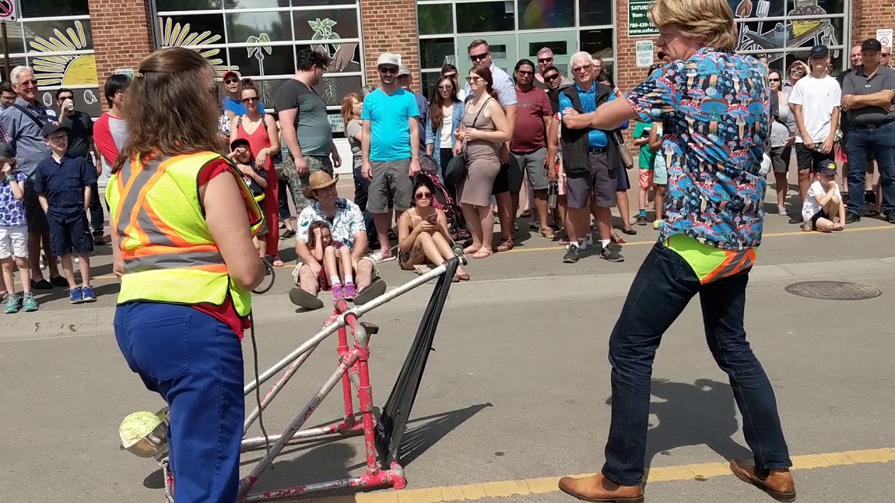 Mike Wood Street performance