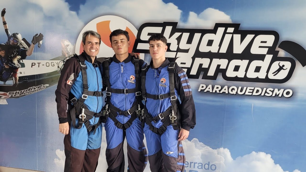 Salto de paraquedas com @SkydiveCerrado 