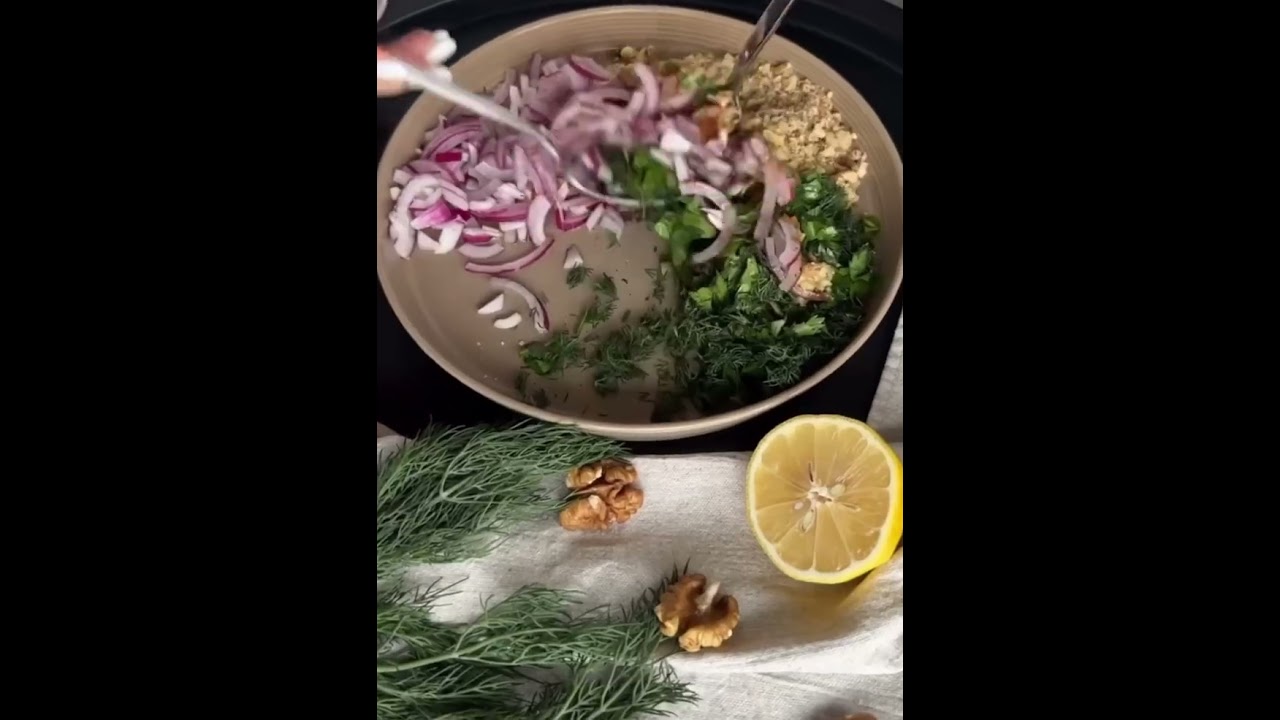 Georgian salad with beets 🥗🥜Ingredients:📍Boiled/baked beets 📍Walnuts 📍Red onion📍Cilantro