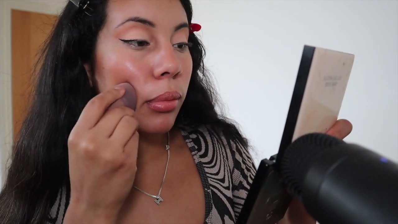 ASMR Doing my makeup ~ chewing gum
