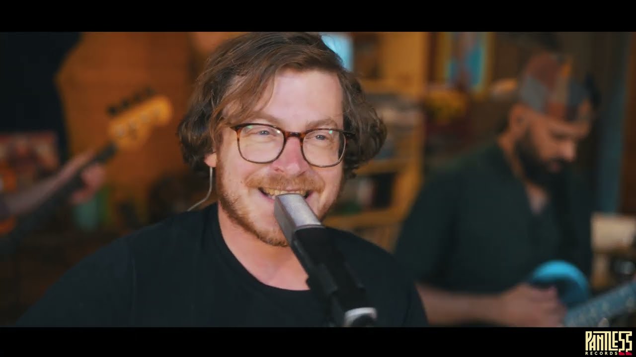 TIM HAUFFE - THE AVENUE (Pantless Session)