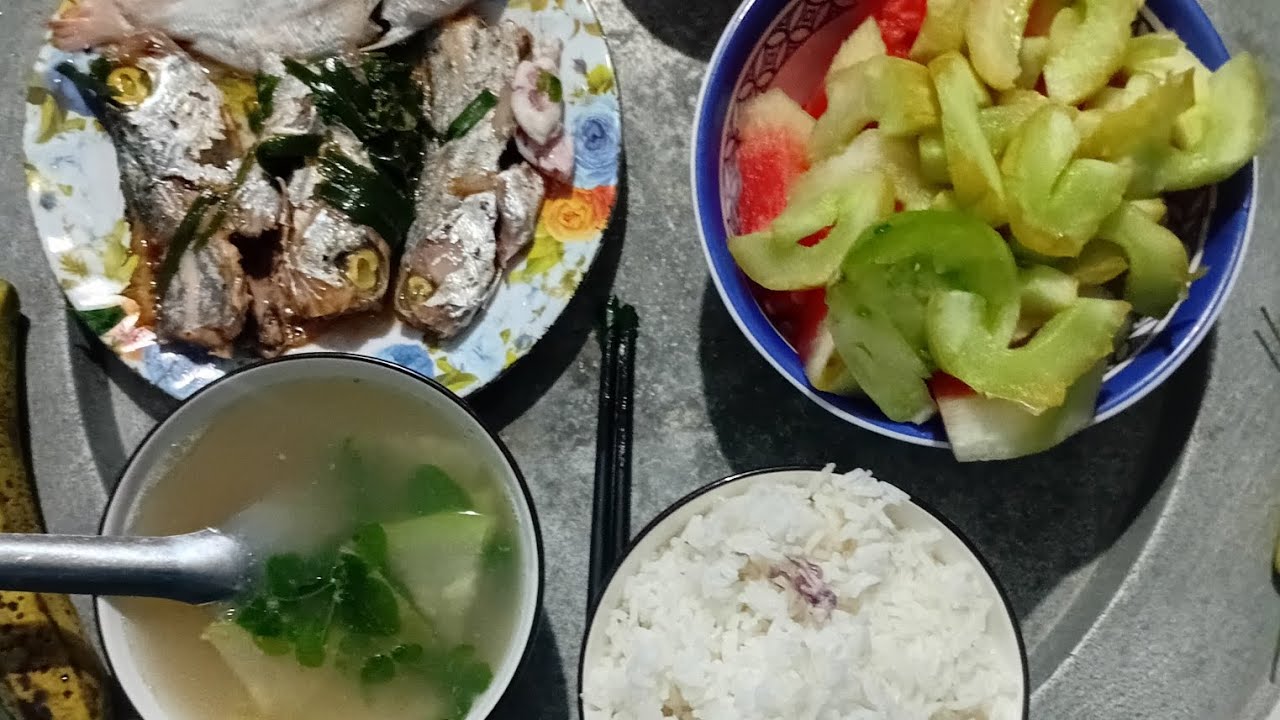 Ấm áp tình thâm bên mâm cơm gia đình có cha mẹ già,dù món ngon hay dỡ không quan trọng |Mukbang