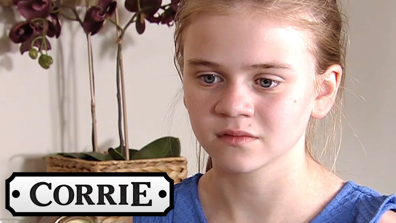 Coronation Street - Summer Chooses Love Over Homophobia