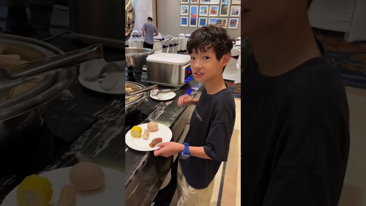 Xiaoyi's buffet is so delicious! #chinesetoyfactory #funny