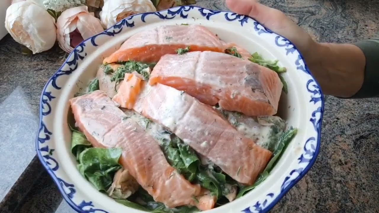 ЛОСОСЬ в сливочном соусе с грибами и шпинатом 👍 это божественно вкусно ! 🤗