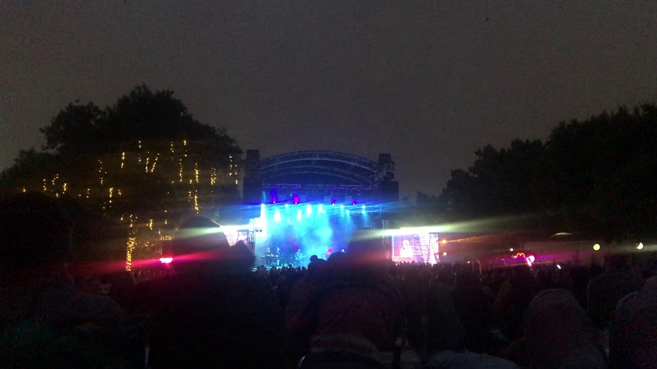 Missy Higgins Carry You live - written by Tim Minchin - Melbourne Zoo Twilights, 2020