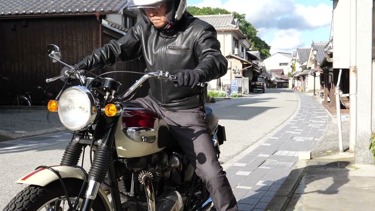 日英対決トライアンフT120R vs ダブワン、貴重  ビンテージツインの競演