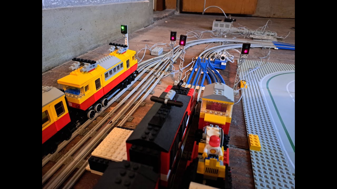LEGO 12V - Die Bahnstrecke bekommt Signale! (LEGO 7860) - LEGO-Dorf