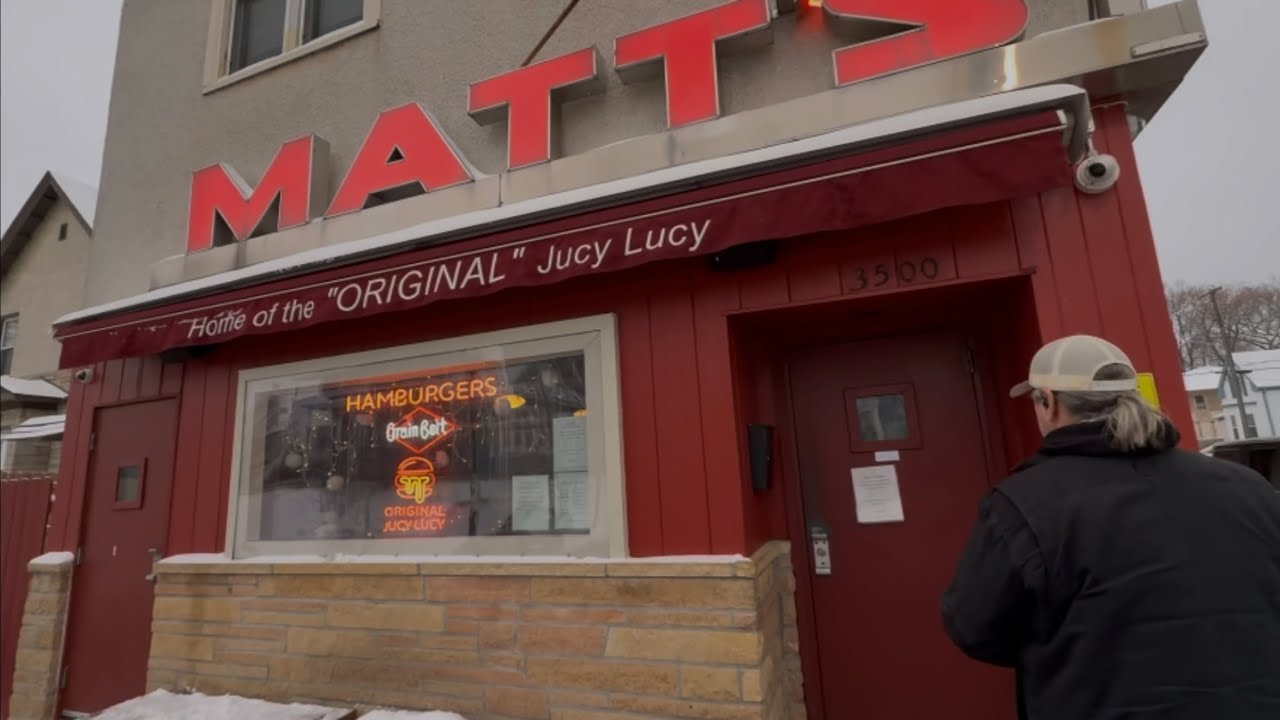 🍔 A CLASSIC Dive Bar & the ORIGINAL Jucy Lucy 🍔