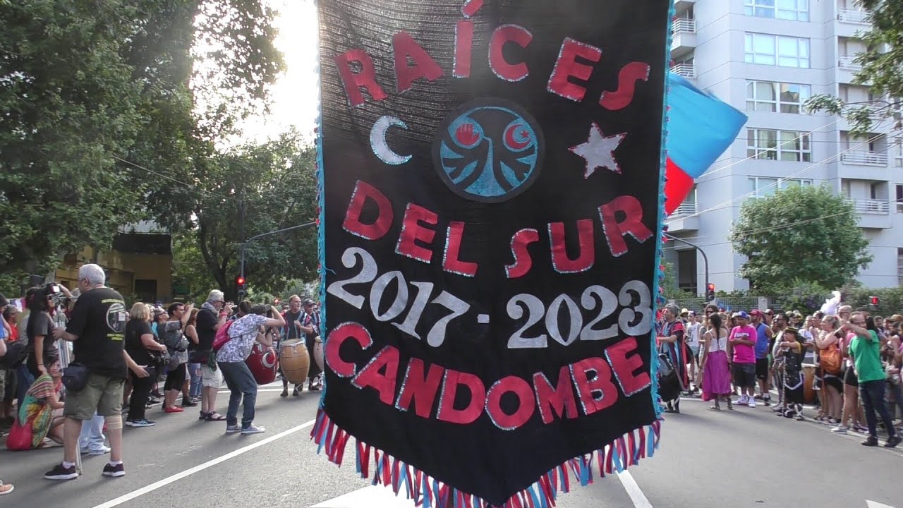 Comparsa Raices del Sur desfile de candombe Av Garay 2023 Bs As Argentina