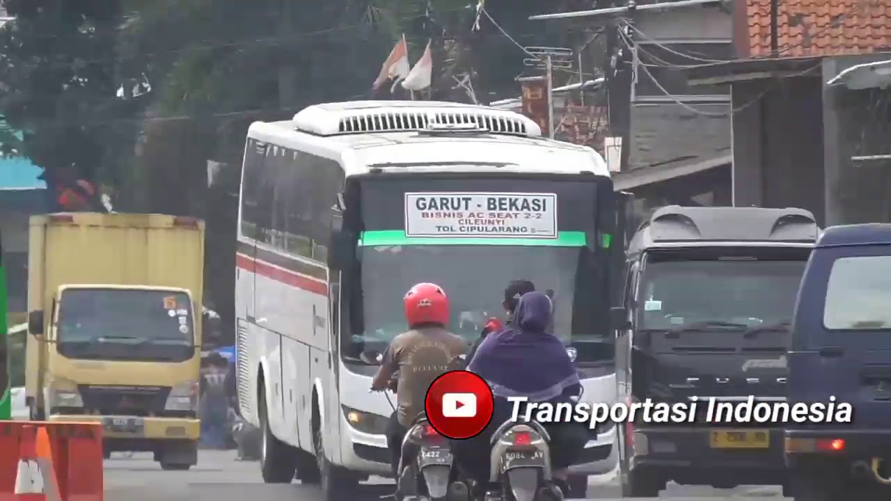 Kedatangan Bus Primajasa Bekasi Garut Seat 2 - 2 Di Terminal Guntur Garut