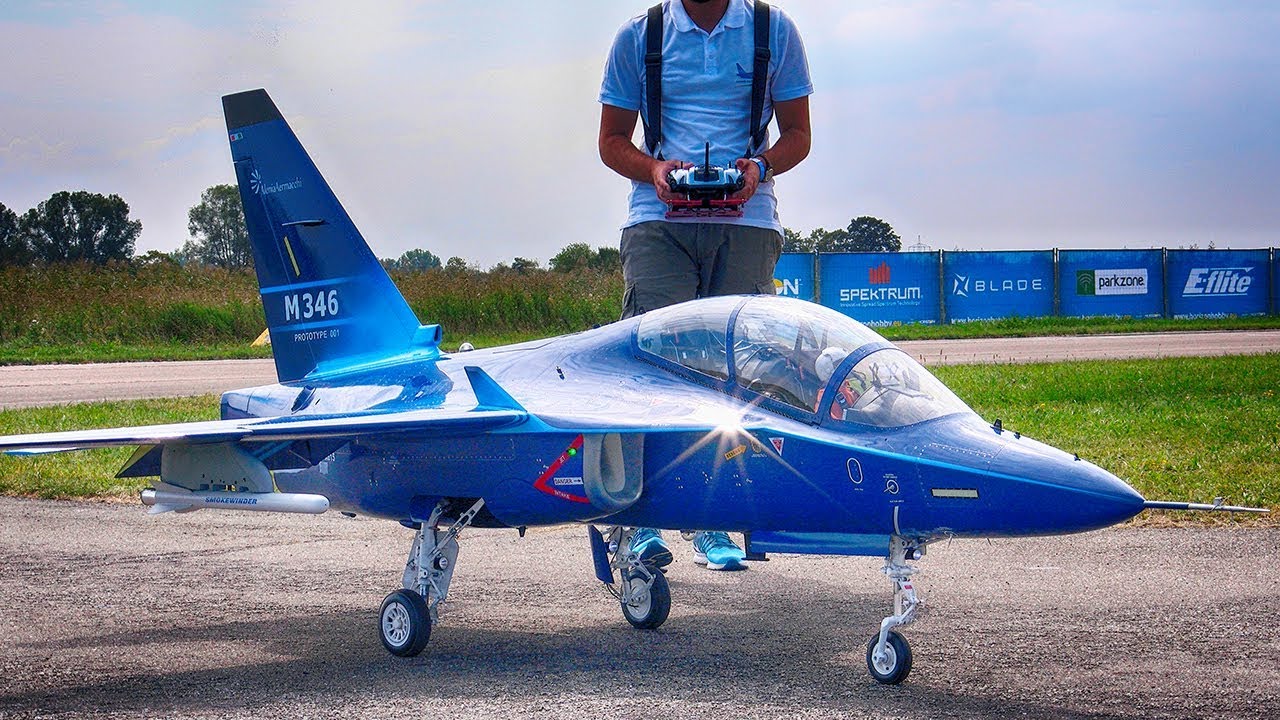 BEAUTIFUL ALENIA AERMACCHI M-346 RC TURBINE JET | HORIZON AIRMEET 2018