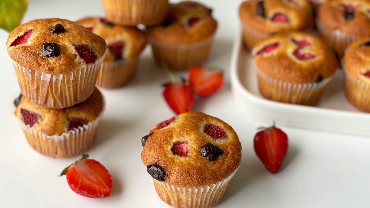 YEMELERE DOYAMADIK🍓LEZZETİNE KOKUSUNA HAYRAN BIRAKTIRACAK YUMUŞACIK ÇİLEKLİ ÇİKOLATALI MUFFİN😋