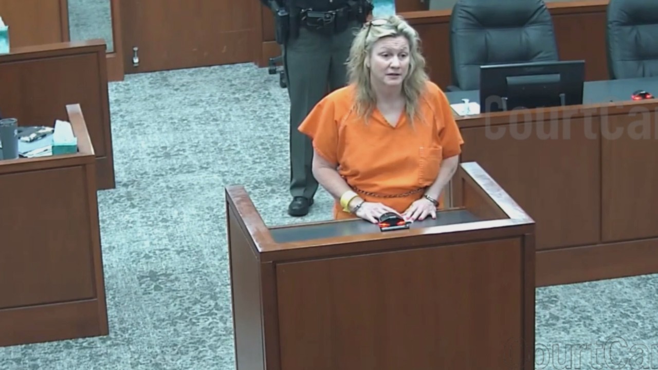 Bratty Woman Bad-Mouths Staff—Judge Instantly Locks Her Up!